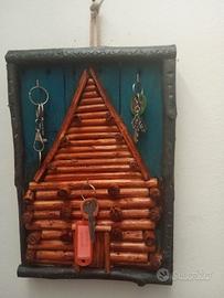 Appendichiavi in legno da parete