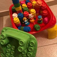 Tavolino+costruzioni morbide Clammy