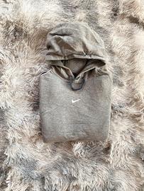 Felpa grigia Nike con dettagli loghi