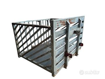 Cesto sollevatore per trattore agricolo