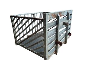 Cesto sollevatore per trattore agricolo