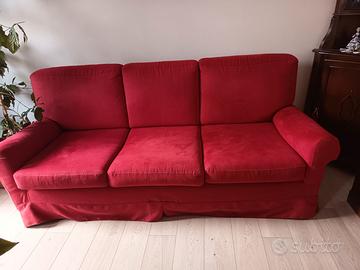 Divano ,Poltrona e poggia piedi