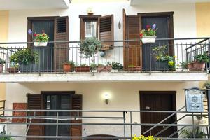 4 LOCALI A SANTO STEFANO DEL SOLE