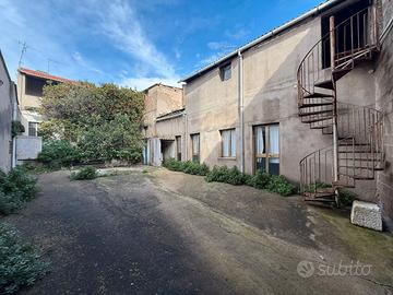 Selargius - Casa campidanese con ampio cortile