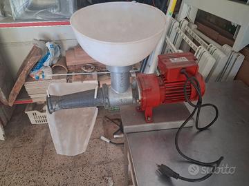 Macchina spremi pomodoro 