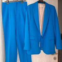 Tailleur giacca pantalone blu acceso per lauree o