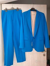 Tailleur giacca pantalone blu acceso per lauree o