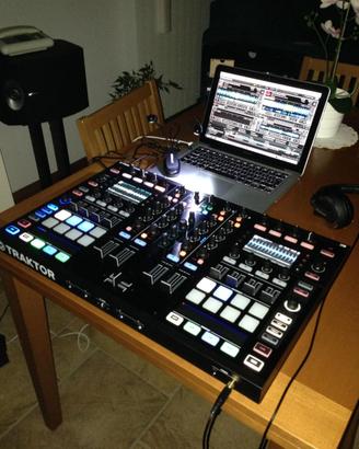 Native Instruments Traktor Kontrol S8 + Flight Cas