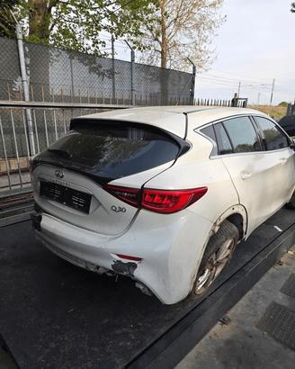 INFINITI Q30 DEL 2017 PER RICAMBI