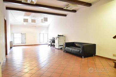 Immobile di 165 m² con 3 locali a Castelfranco Emi