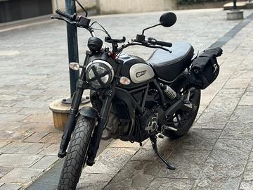 Ducati Scrambler 800 Icon Dark 2022