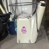 Macchina stuffer regali nel pallone