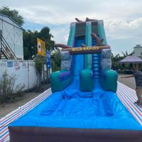 Scivolo Gonfiabile con piscina ad acqua