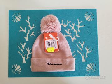 Capello rosa con pon pon