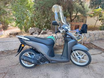 Honda vision 110 scooter