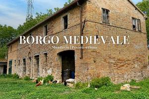 Rustico / Casale di 108 m² con 4 locali a Mondavio