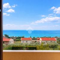 VILLA A SCHIERA CENTRALE A LAZISE