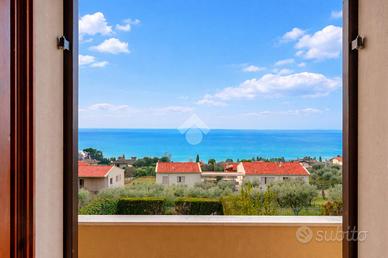 VILLA A SCHIERA CENTRALE A LAZISE