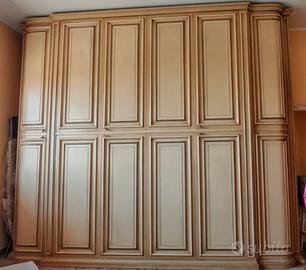 Armadio classico in legno a 6 ante