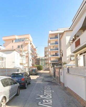 Nettuno accogliente trilocale arredato