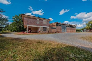Casa campagna con giardino + Uliveto + Capannone