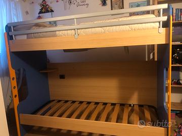 Si vende letto a castello con scala a cassettoni