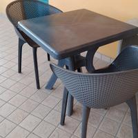 set di tavolo e 2 sedie 