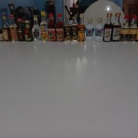 MiniBottle di liquori di vecchia produzione