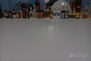 MiniBottle di liquori di vecchia produzione