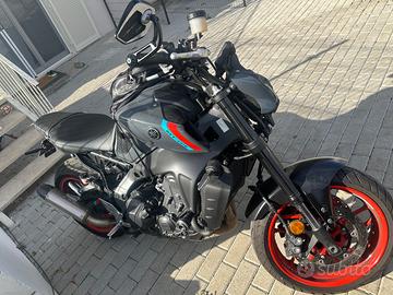 Yamaha mt-09 2022 12500 km kit sportivo