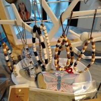 gioielli con resina e fiori secchi 