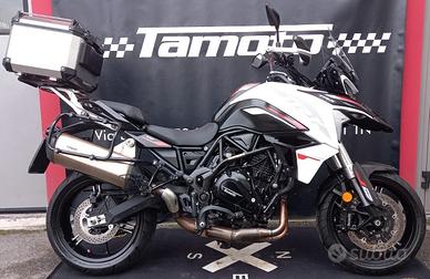 Benelli TRK 702 (versione stradale con raggio 17)