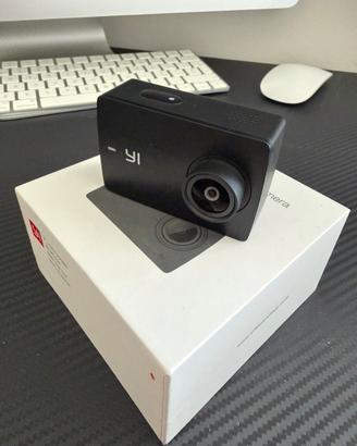 YI Discovery 4K Action Camera+Kit Accessori comple