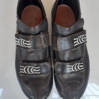 Scarpe da ciclismo con attacco pedali