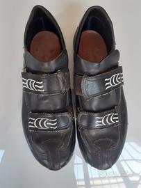 Scarpe da ciclismo con attacco pedali