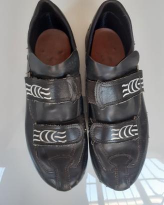 Scarpe da ciclismo con attacco pedali