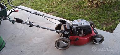 Tosaerba a benzina.