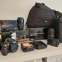 Macchina fotografica Nikon e obiettivi compatibili