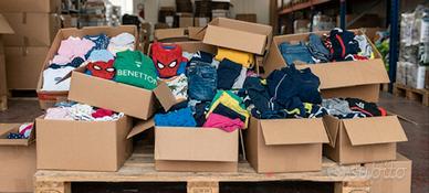 Stock abbigliamento bambino adulti circa 900 pezzi