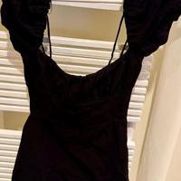 Mini abito nero con maniche a sbuffo Zara