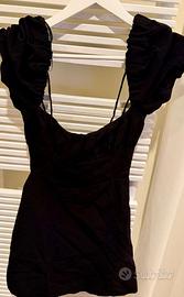 Mini abito nero con maniche a sbuffo Zara