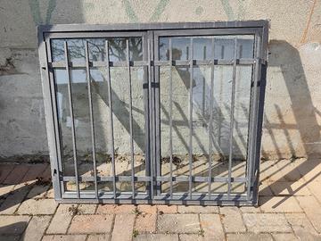 Finestre in ferro con doppio vetro
