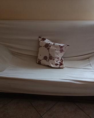 Divano vintage con struttura in legno 