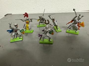 Lotto 6 soldatini Britains 1971 guerrieri medioevo