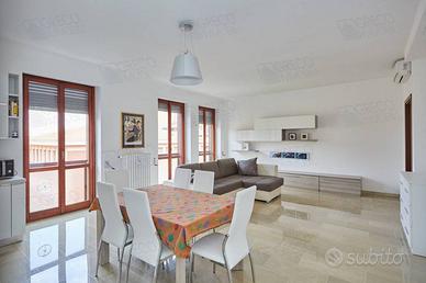 Appartamento di 153 m² con più di 5 locali a Milan