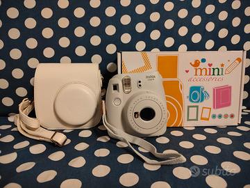 Instax mini 9 con custodia e set accessori