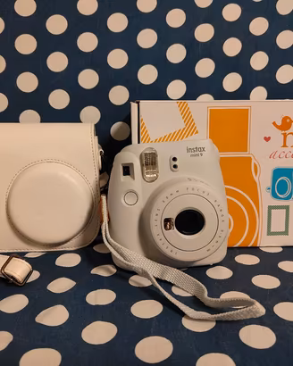 Instax mini 9 con custodia e set accessori
