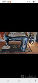 Macchina da cucire Singer vintage a pedale con mob