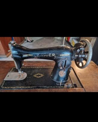 Macchina da cucire Singer vintage a pedale con mob