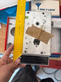 Serratura Cisa per portoncino con 1 chiave